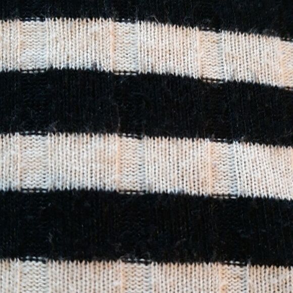 rue21, sleeveless top., black and off white. Small - Picture 4 of 7